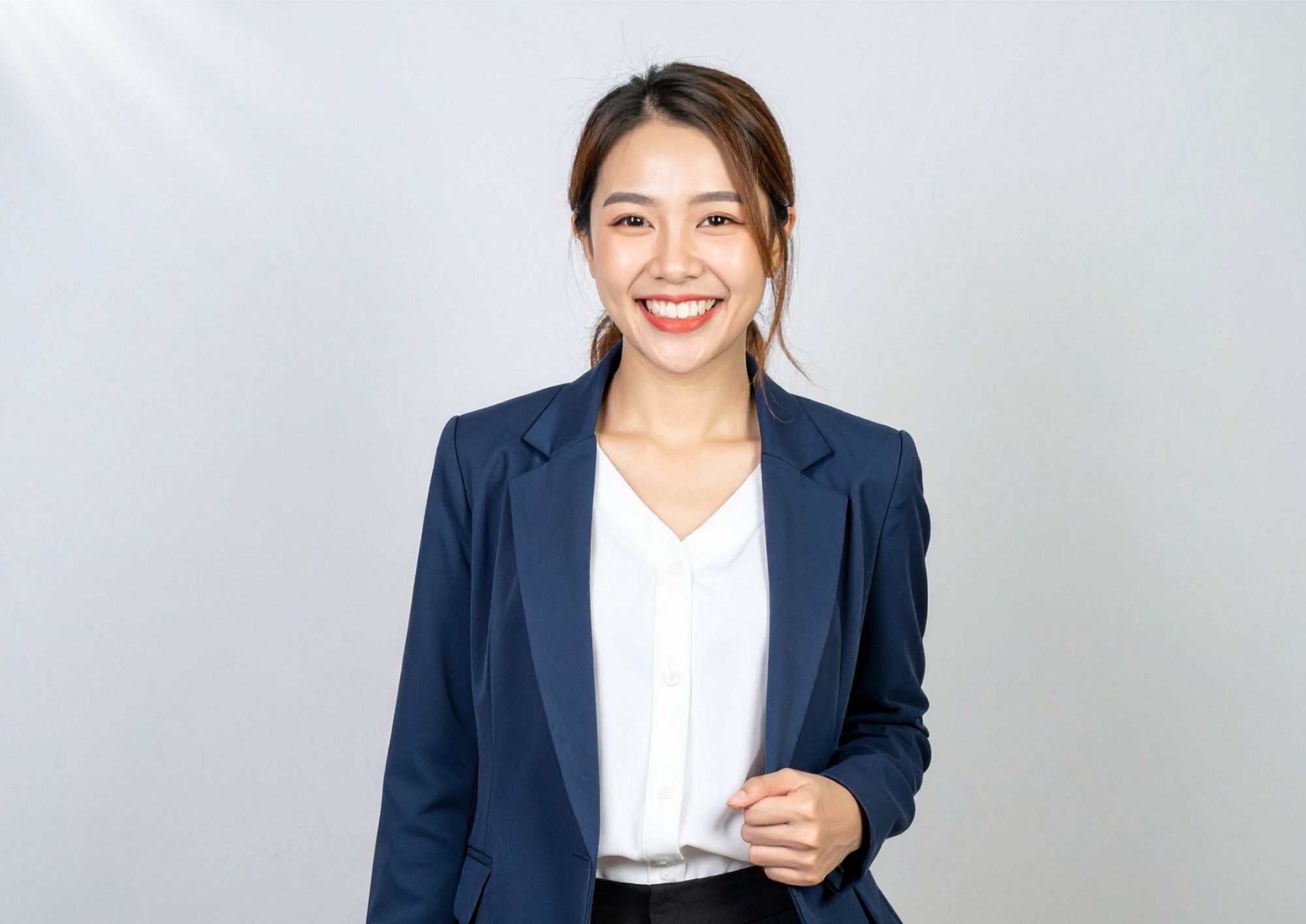 Filipino using mobile phone to apply for microloan